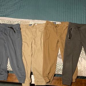 4 Pairs of Old Navy boy’s pants Joggers